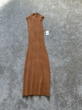 Sleeveless Mock Neck Knit midi Dress
